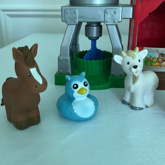 Fisher Price Little People Farm/Barn with Farm Animals and Farmer/Sounds Music - Picture 7 of 17